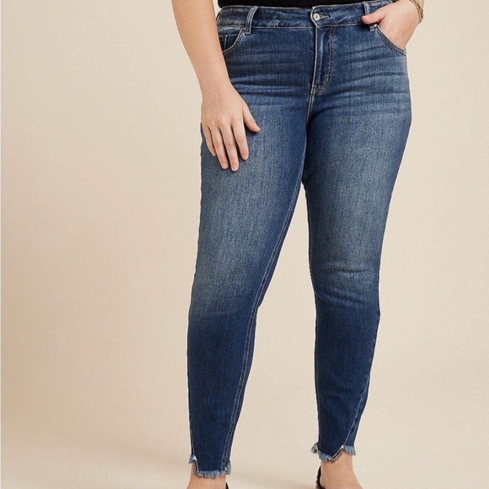 KanCan Skinny Mid Rise Frayed Hem Jean Exclusive For Maurices Womens Size 16